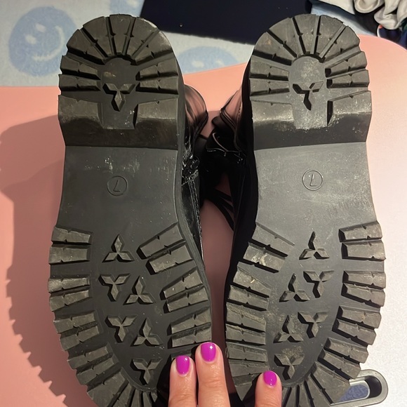 Black leather boots size 7 - Picture 3 of 3